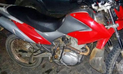 Menor é surpreendido conduzindo moto no bairro Henriqueta