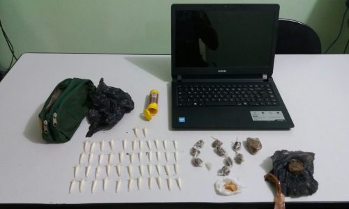 Policia Militar localiza drogas e notebook em terreno no Dom Bosco