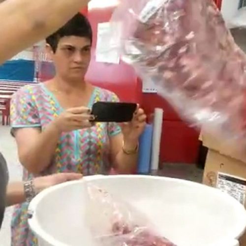 SÃO PAULO: Pais encontram carne estragada, comprada para merenda, em cozinha de escola pública