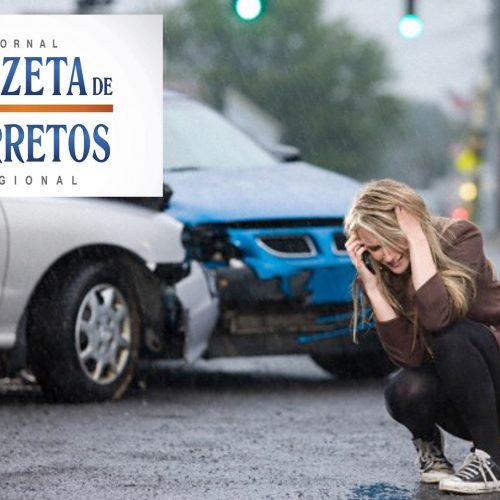 BARRETOS: Acidente envolvendo dois carros em cruzamento com semáforo