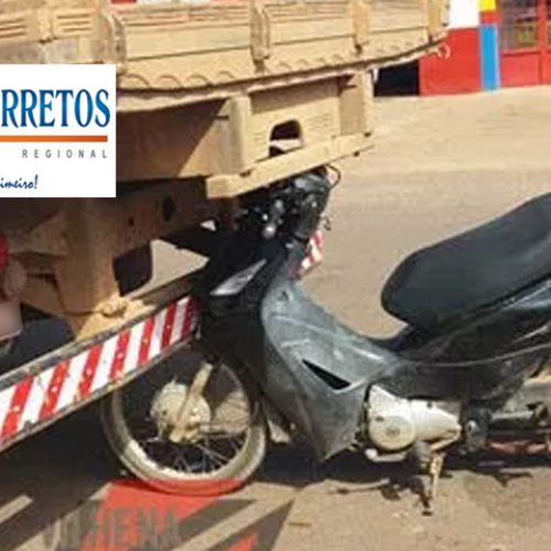 Acidente entre moto e caminhão na Avenida Engenheiro Necker Carvalho de Camargos