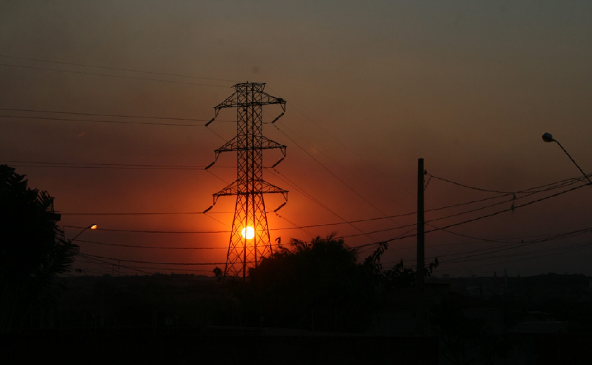 ENERGIA: Governo estuda mudar regra de bandeiras e conta de luz pode ficar mais cara