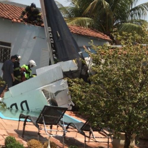 RIO PRETO: Avião cai sobre casa em bairro próximo ao aeroporto de Rio Preto