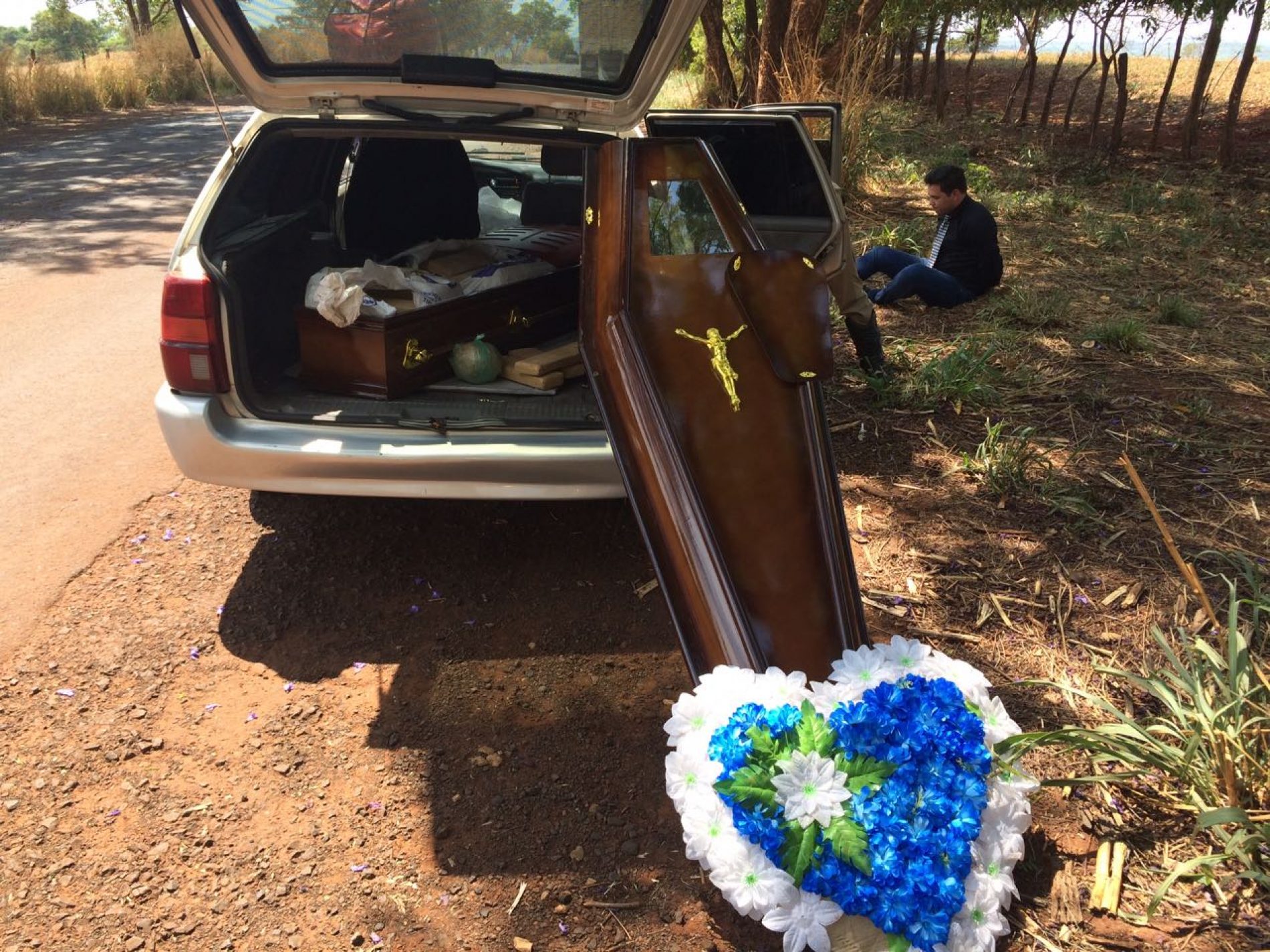 REGIONAL: Falsa viatura funerária é encontrada carregada de drogas