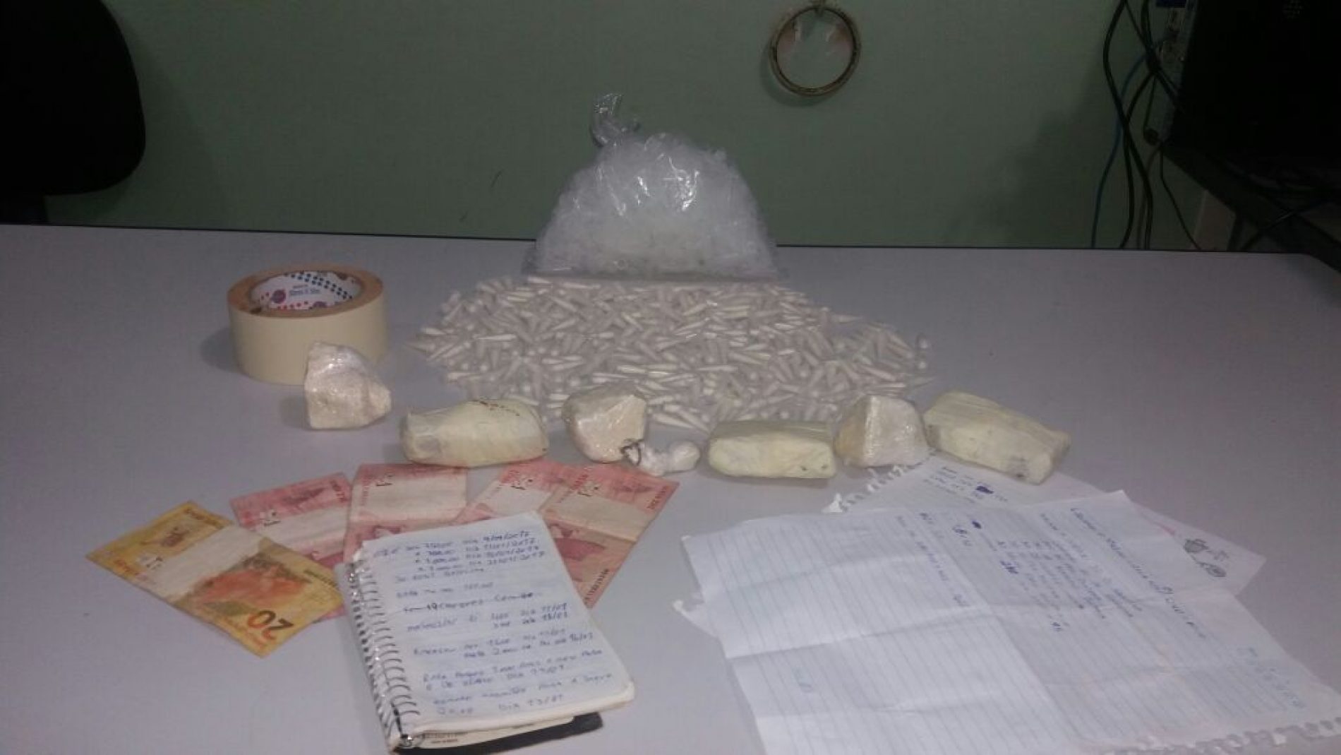BARRETOS: Equipe do Canil prende dois por tráfico e apreende mais de meio quilo de drogas