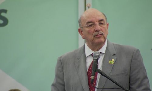 BOLSA FAMÍLIA: Ministro estima reajuste e diz que orçamento para 2018 será maior