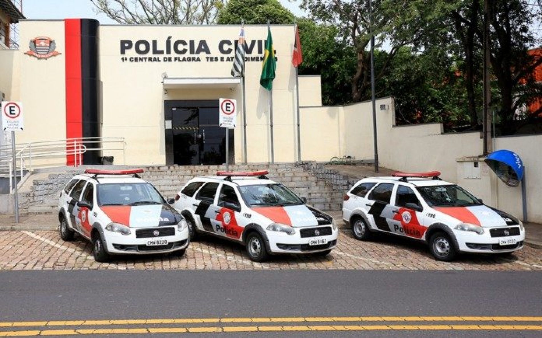 REGIÃO: PM prende acusado de roubar e jogar vítima de carro em movimento