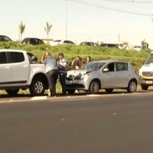 RIO PRETO: Engavetamento atrapalha trânsito na rodovia Washington Luís