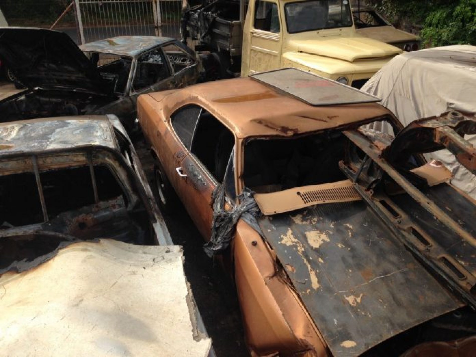 Rio Preto: Incêndio destrói carros em oficina na zona norte