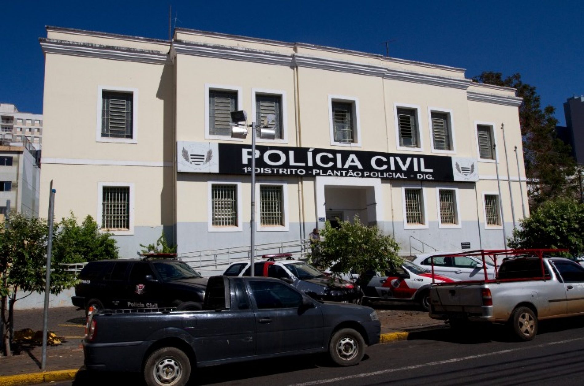 REGIÃO: Vigilante é preso acusado de atacar enteado com martelo