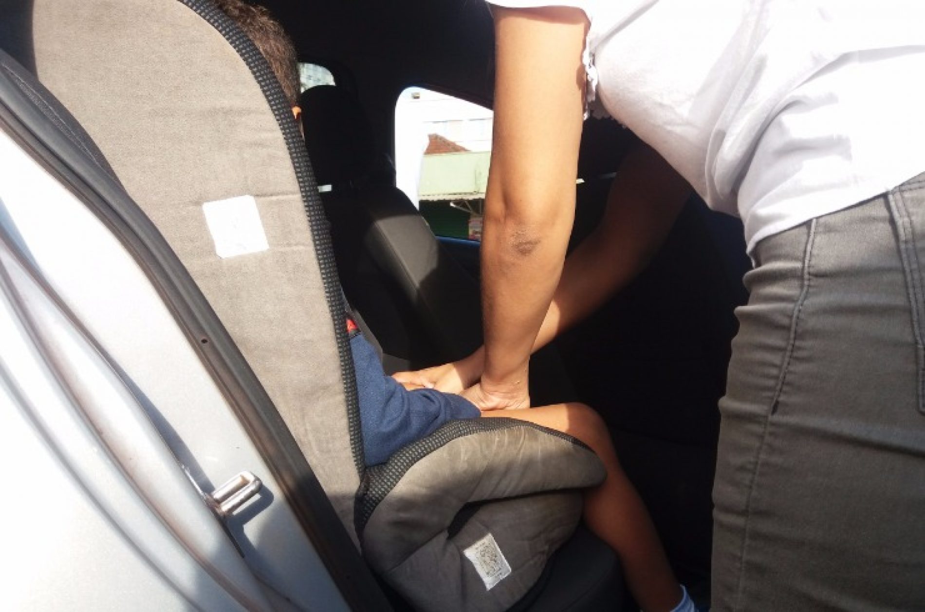 REGIÃO: Assaltante atira contra pai que tentava tirar filho de carro durante roubo