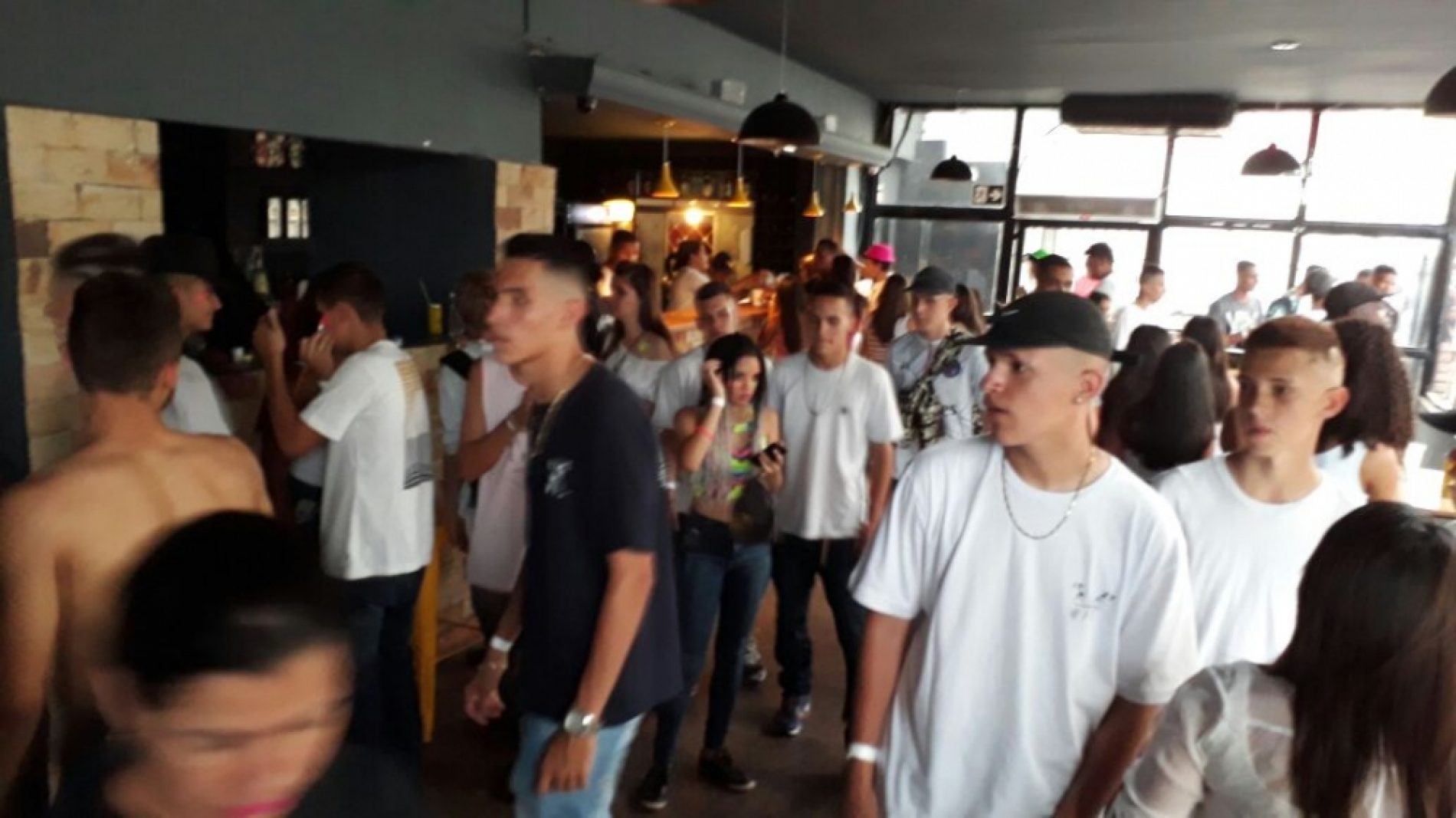 REGIÃO: Agentes da Vara da Infância e Juventude fecham baile funk com 700 adolescentes