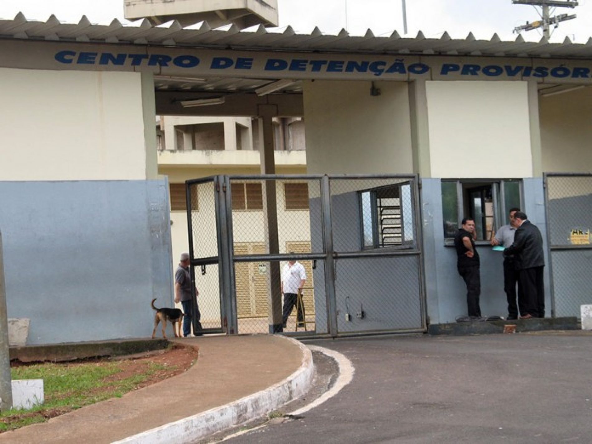 REGIÃO: Preso é flagrado com celular no CDP em Rio Preto
