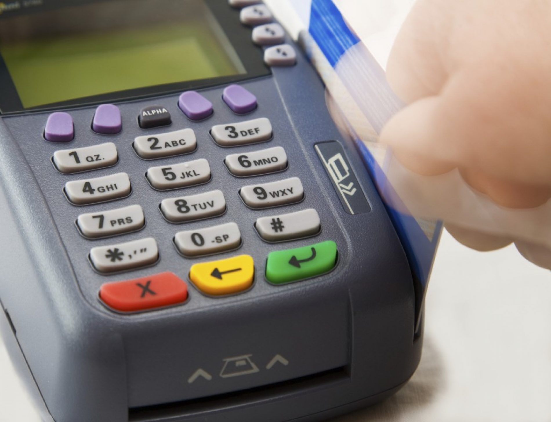 BARRETOS: Atendente tem mais de 4 mil em compras indevidas em seu cartão de crédito