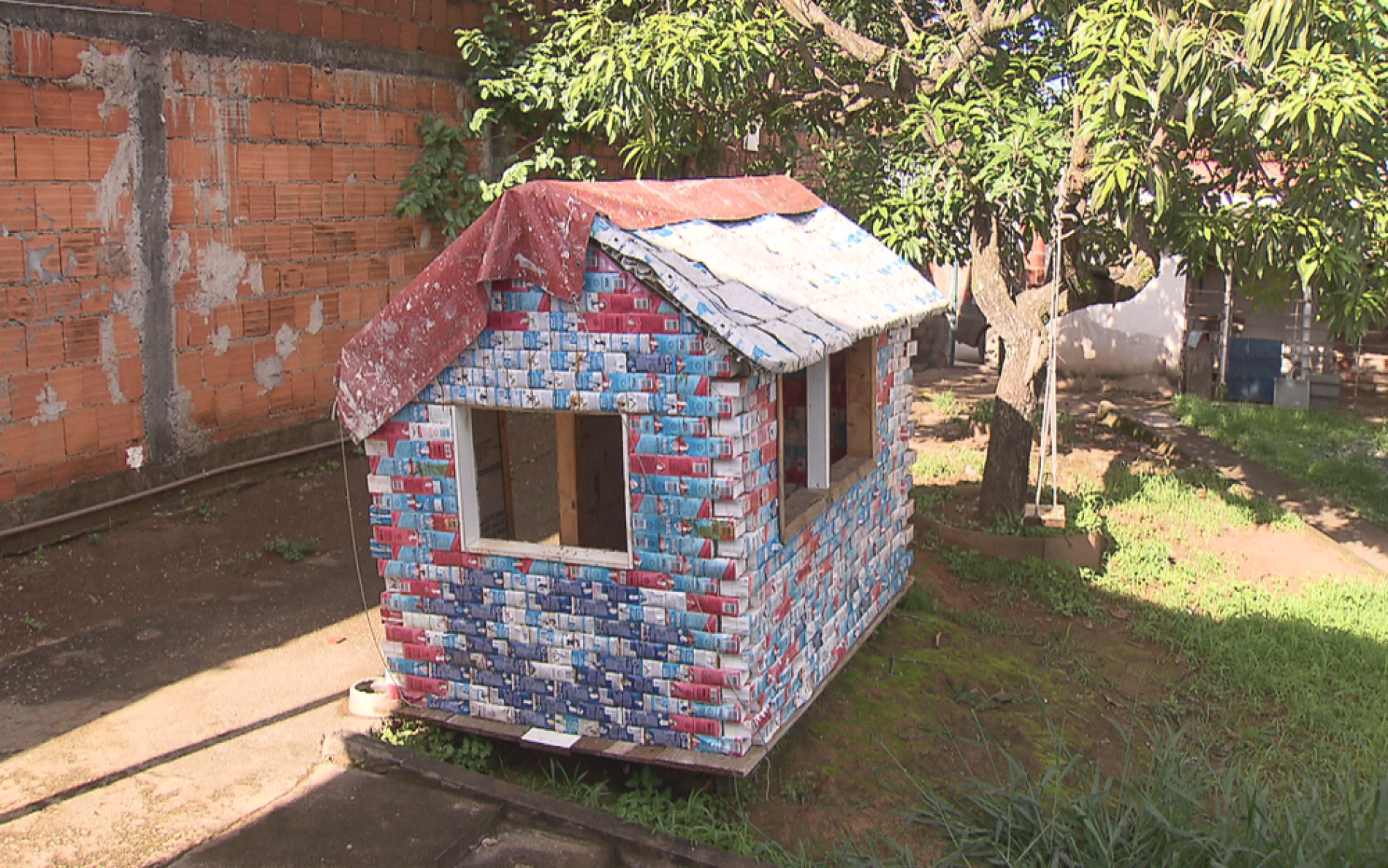 DF: Morador constrói casa de brinquedo para filho e recebe aumento no IPTU no Distrito Federal