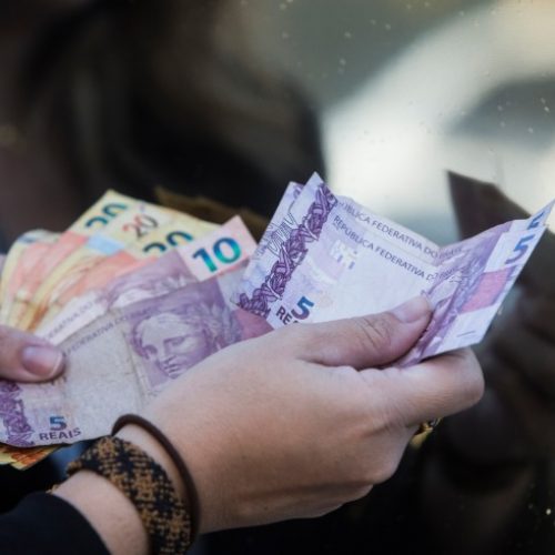REGIÃO: Ladrão rouba R$ 700 de mulher em ‘saidinha de banco’
