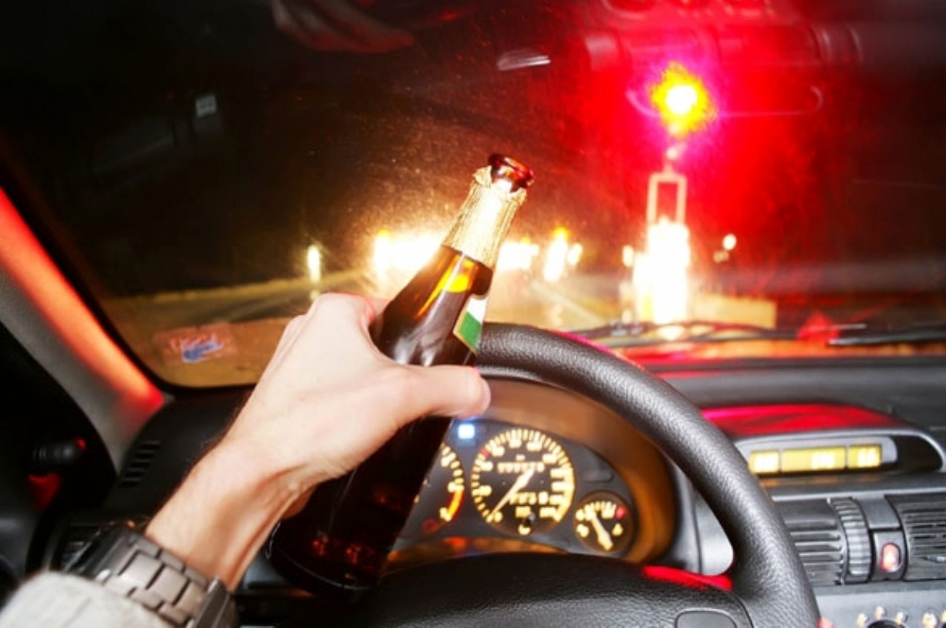 BARRETOS: Após bater em caçamba, motorista é preso por dirigir embriagado