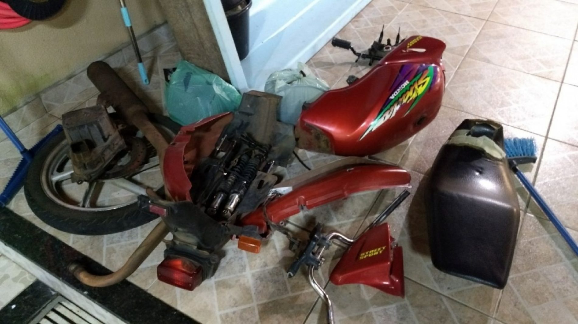 REGIÃO: Três são detidos por ‘desmontar’ motocicletas