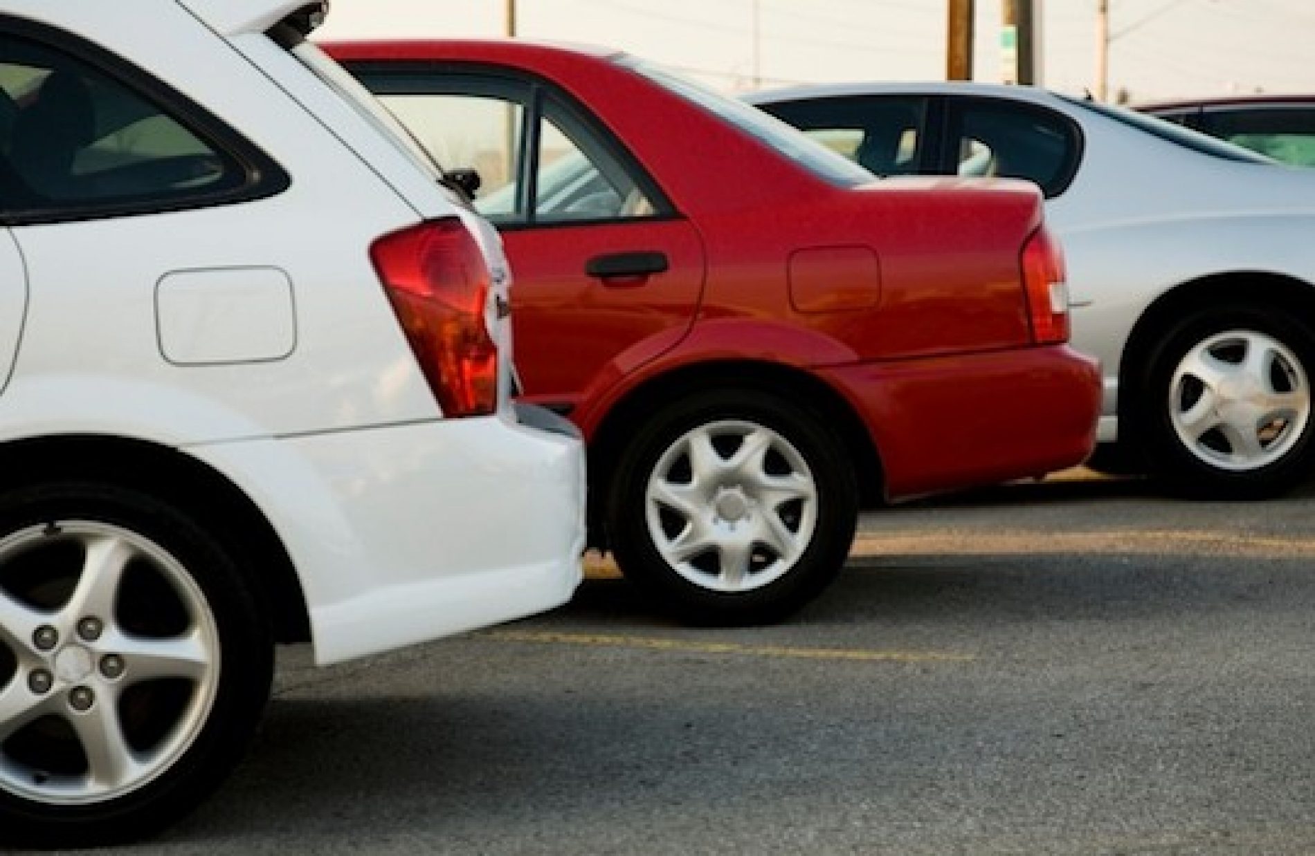 BARRETOS: Comerciante tem cheques, cartões e documentos furtados do interior de seu veículo em estacionamento