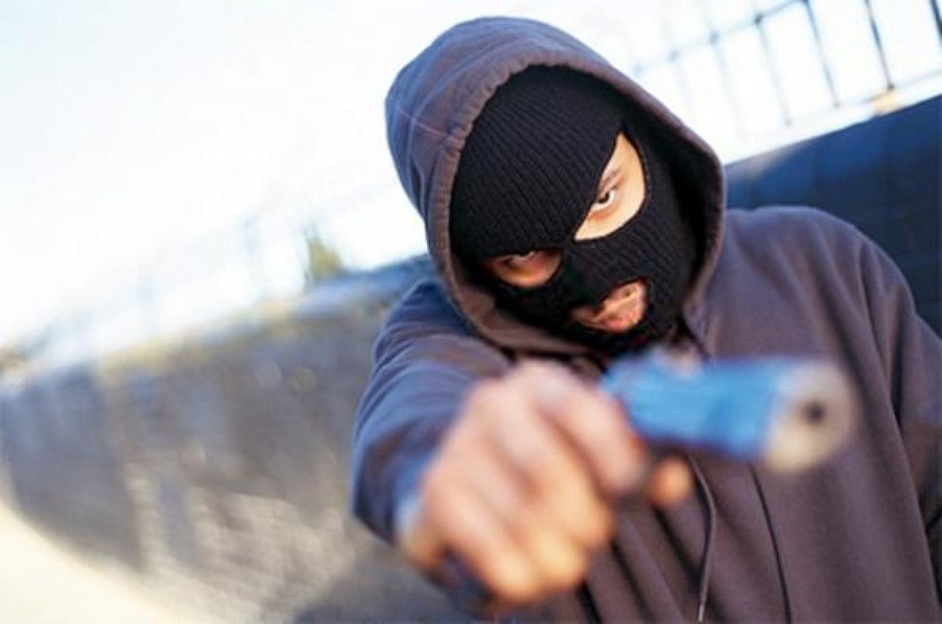 BARRETOS: Ladrões armados rendem famílias e tentam roubar trator em propriedade rural