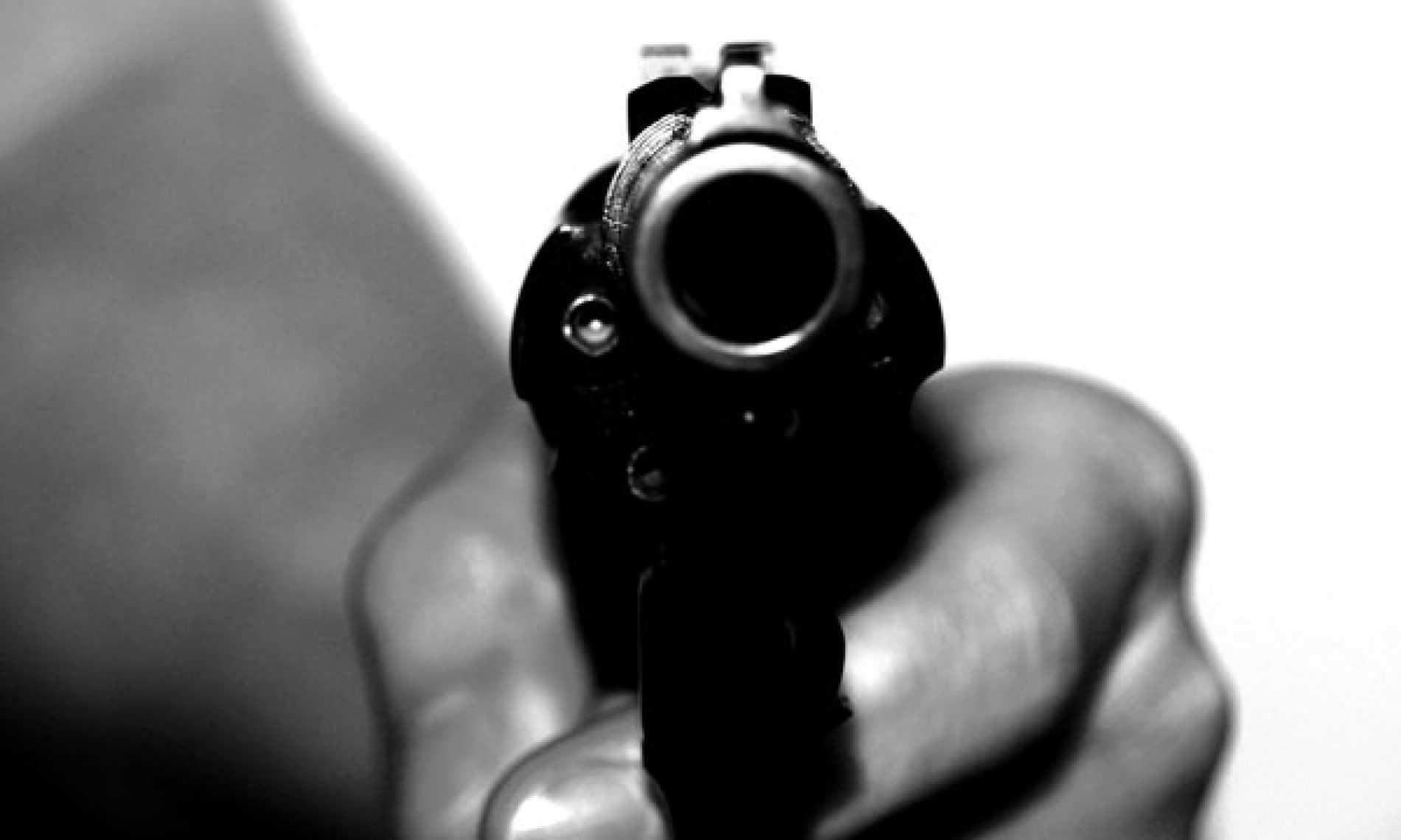 REGIÃO: Homem atira em namorado da ex-mulher em motel