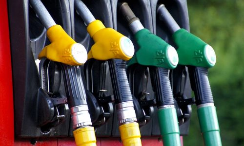 REAJUSTE: Petrobras anuncia queda de 1,40% no preço da gasolina