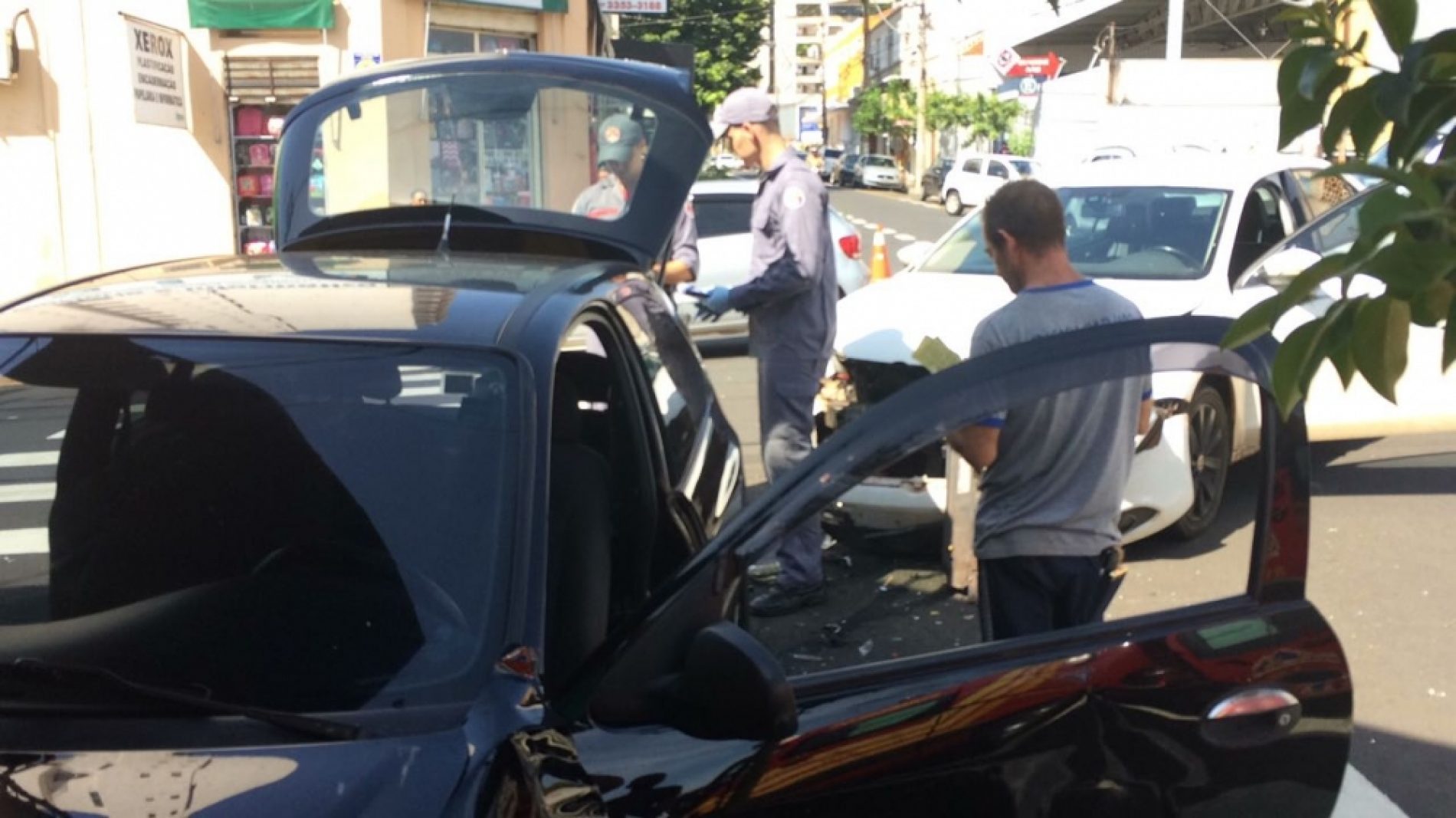 REGIÃO: Colisão de dois carros deixa um ferido