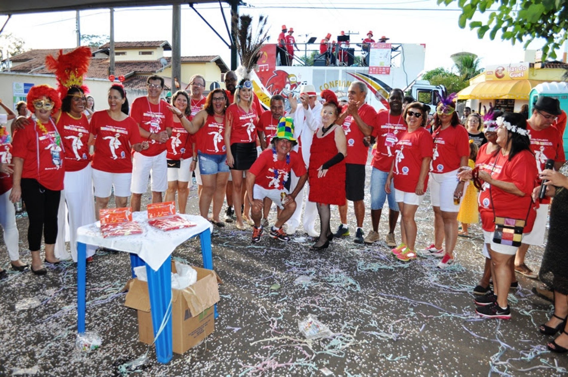 CARNAVAL: Espalha Samba distribuirá confetes e serpentinas gratuitamente em seu corso carnavalesco