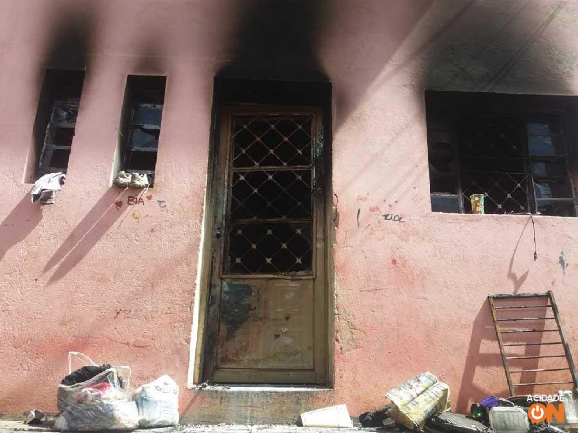 REGIÃO: Marido é acusado de espancar a mulher e atear fogo na própria casa