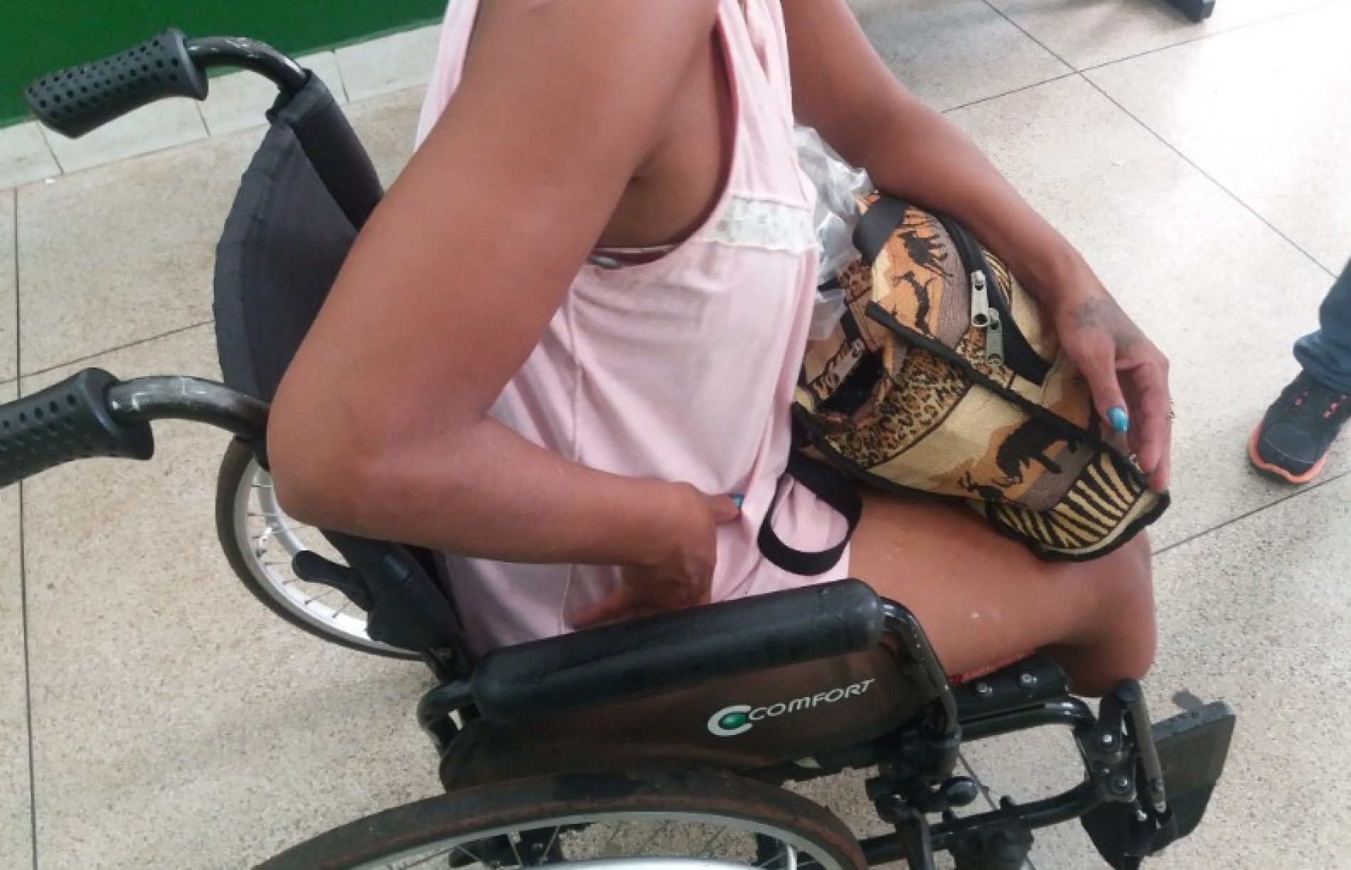 REGIÃO: Cadeirante grávida é presa acusada de tentar furtar roupa e brinco em shopping