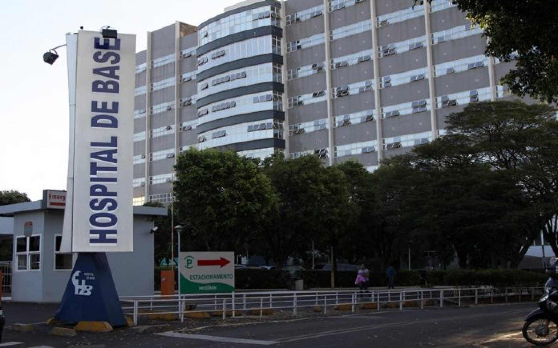 REGIÃO: Hospital de Base adota restrições para diminuir número de pessoas nos corredores