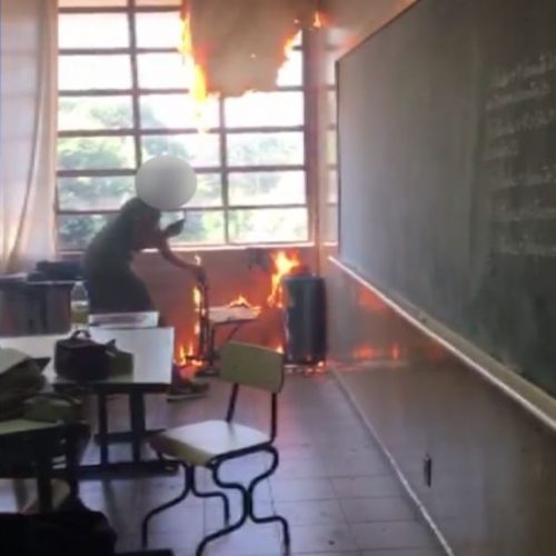 REGIÃO: Alunos ateiam fogo a sala durante aula em escola estadual