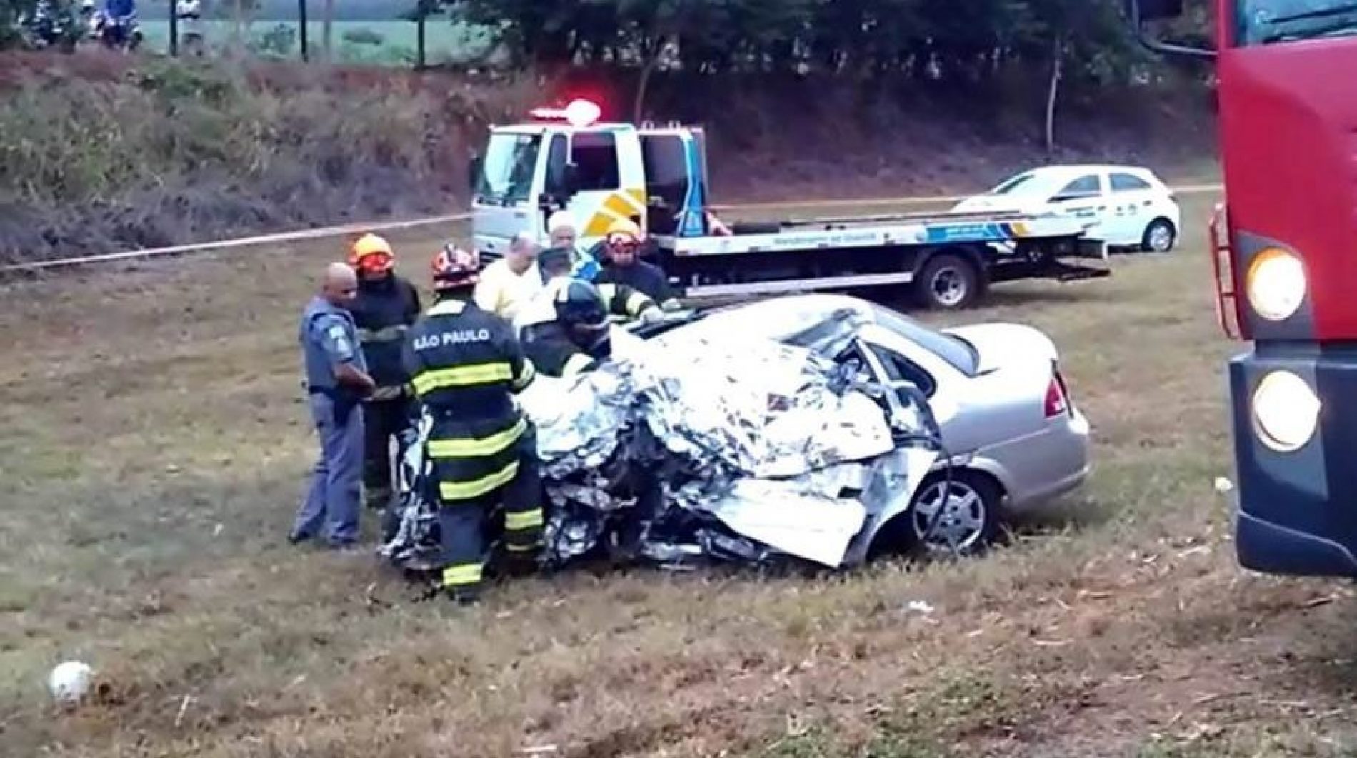 REGIÃO: Motorista morre após colisão frontal com caminhão