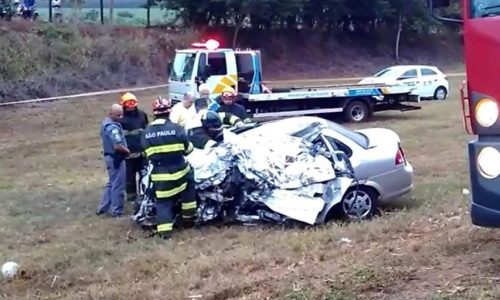 REGIÃO: Motorista morre após colisão frontal com caminhão