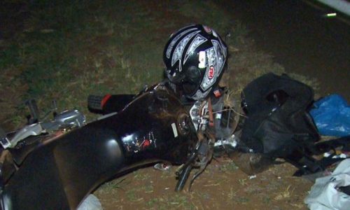 REGIÃO: Motociclista de 24 anos morreu após bater na traseira de caminhão