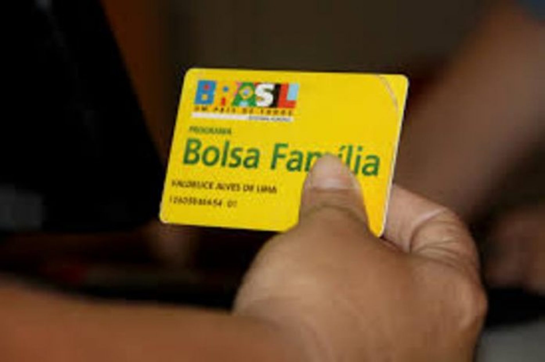 BOLSA FAMÍLIA: Governo reajusta em 5,67%