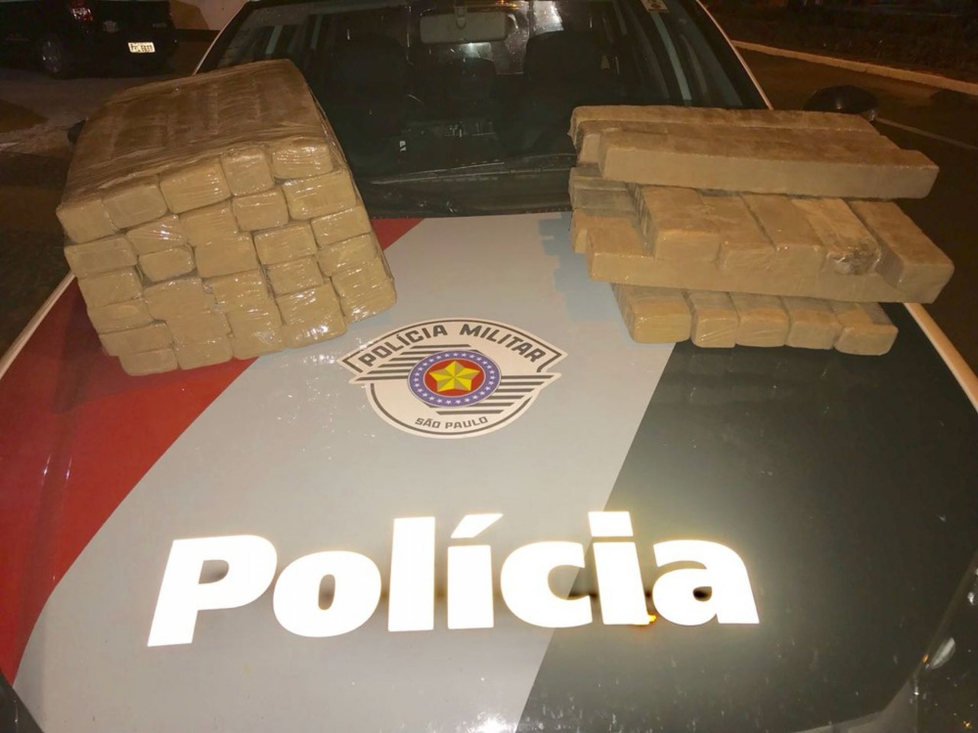 REGIÃO: Dupla é presa suspeita de tráfico de drogas com 50 kg de maconha