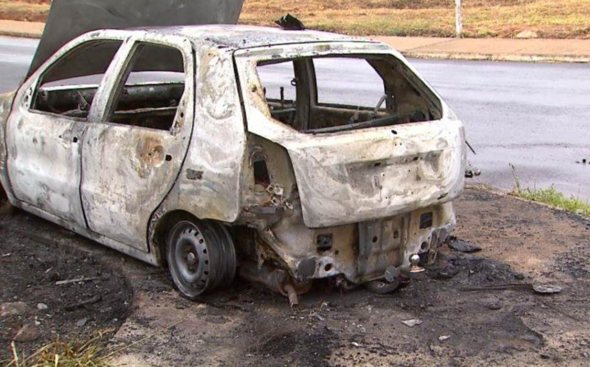 REGIÃO: Carro que matou idoso é incinerado