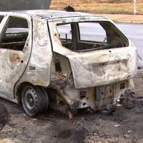 REGIÃO: Carro que matou idoso é incinerado