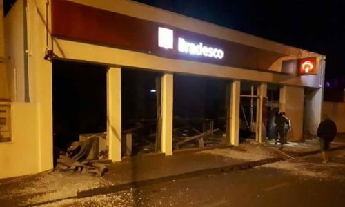GUARACI: Quadrilha explode duas agencias bancarias durante madrugada