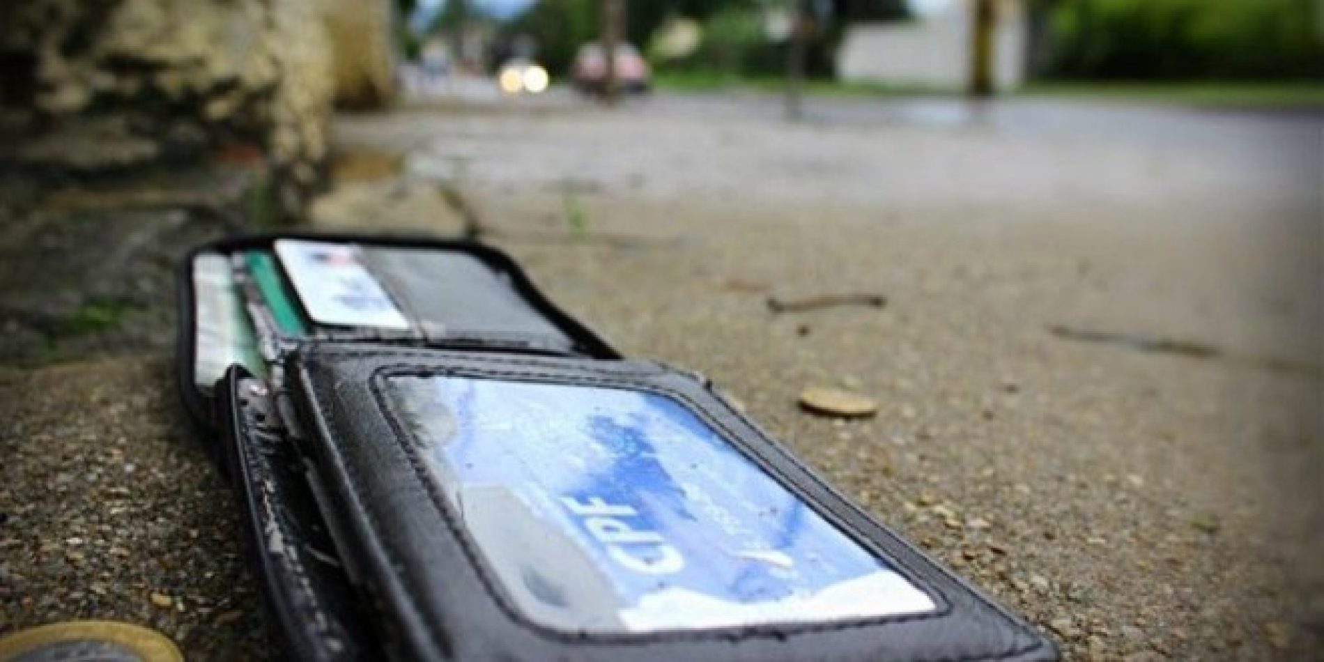 BARRETOS: Idosa tem carteira furtada em ponto de ônibus no centro da cidade
