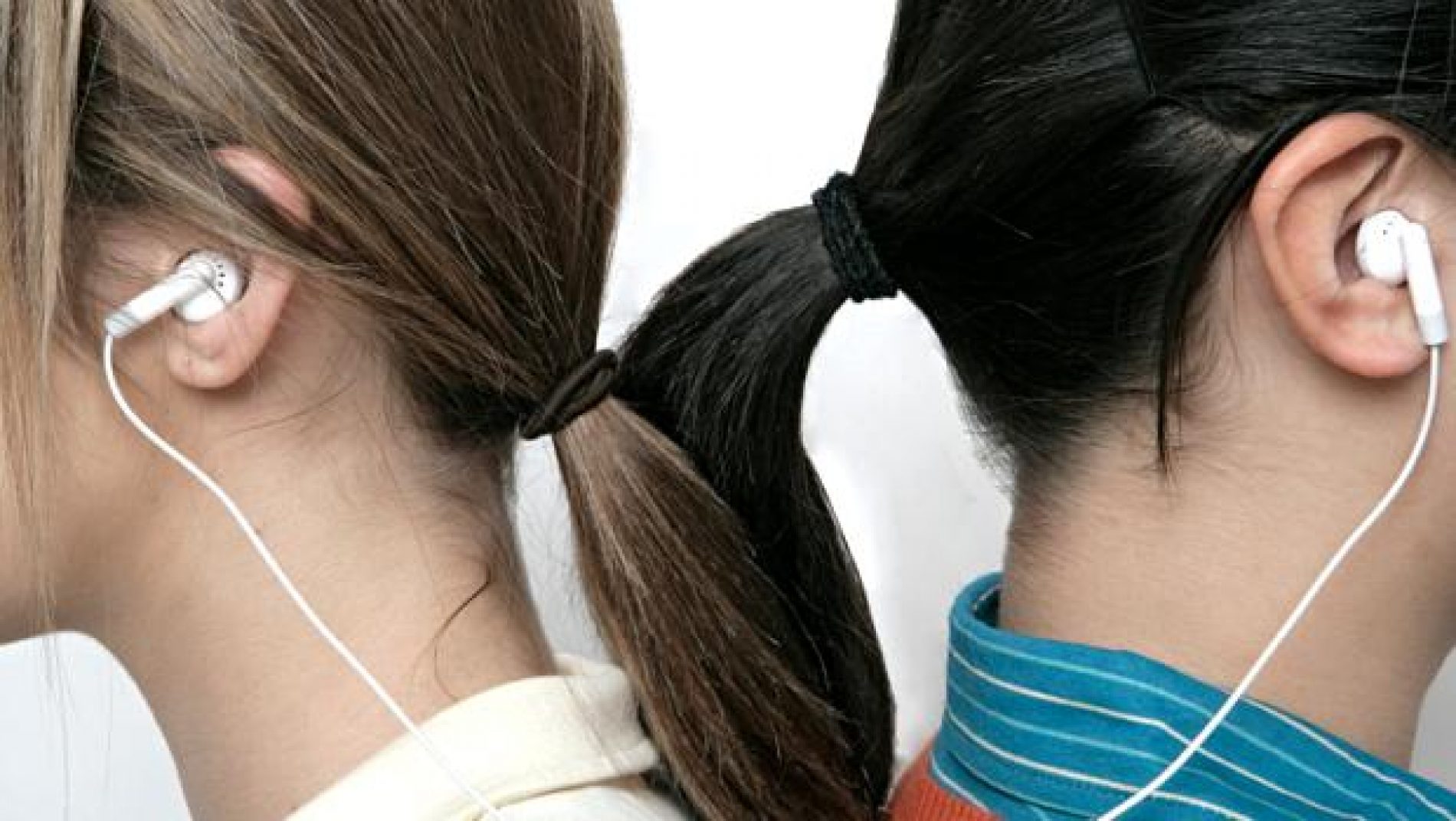 ALERTA: Uso excessivo de fones de ouvido pode levar 1,1 bilhão de jovens a surdez