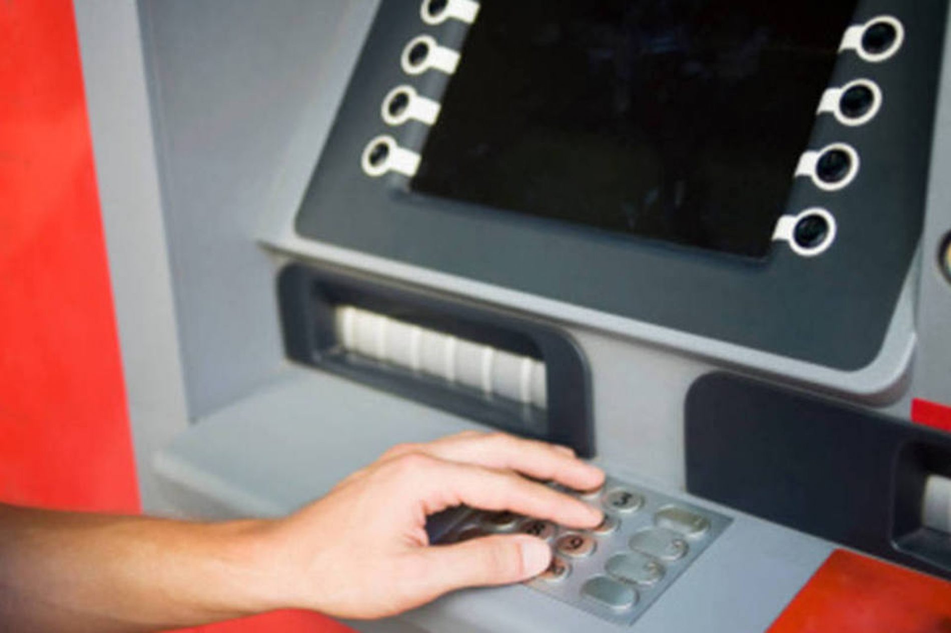 BARRETOS: Ladrões instalam computador em terminal eletrônico de agência bancária no centro da cidade