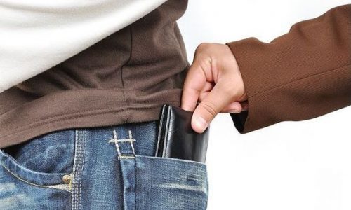 BARRETOS: “Trombadinha” furta celular e carteira no centro da cidade