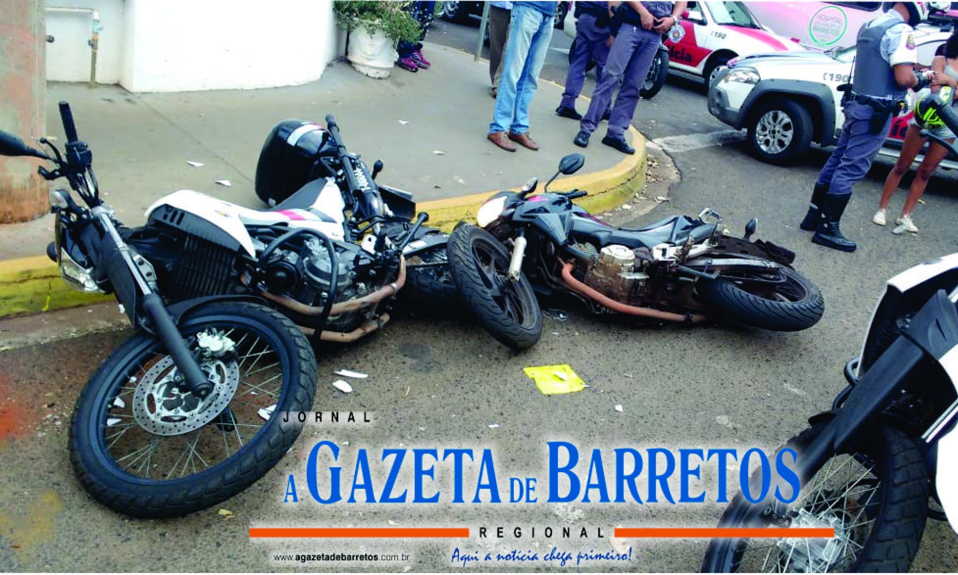 BARRETOS: Após fugir de bloqueio motociclista joga sua moto contra moto de policial militar na Rua 26
