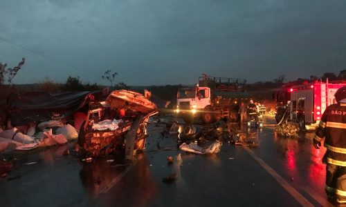 URGENTE – ACIDENTE GRAVE ENTRE DUAS CARRETAS NO SENTIDO OLÍMPIA E GUAPIAÇU