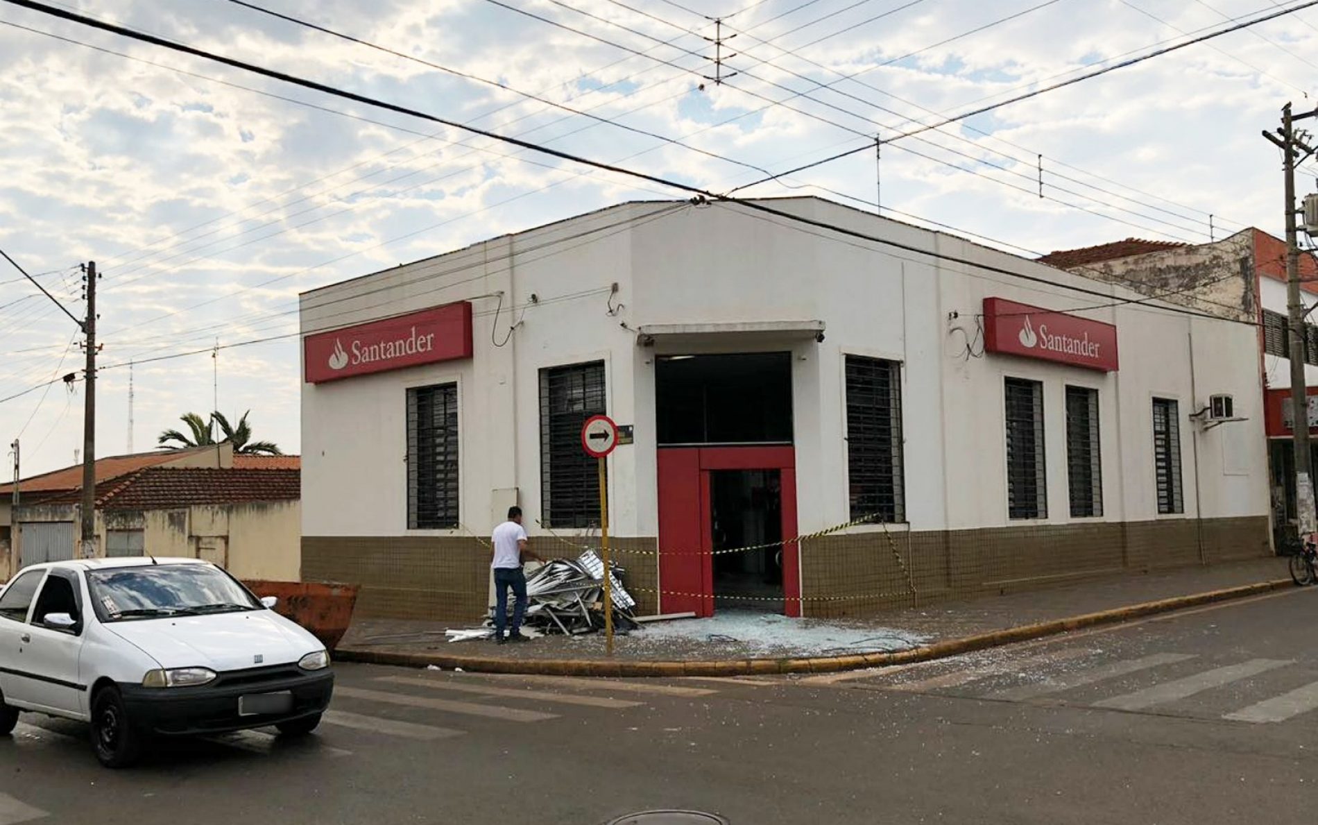 VIRADOURO: Grupo explode caixas eletrônicos e troca tiros com a PM no Centro