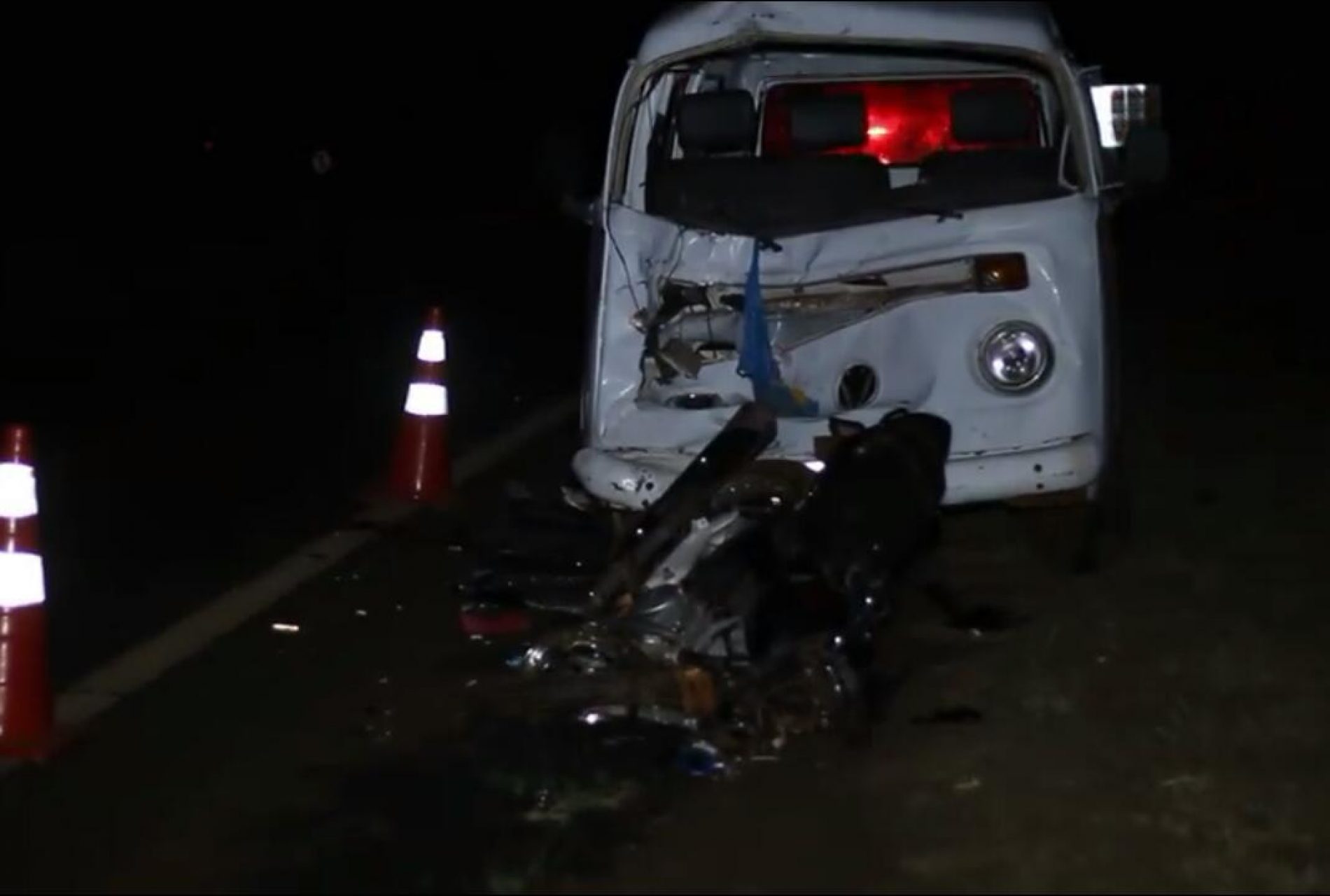 ACIDENTE: Casal morre após colidir moto contra perua kombi na rodovia Viradouro/Bebedouro