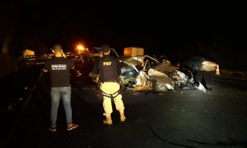 REGIÃO: Idoso morre em batida entre carro e caminhão na BR-153