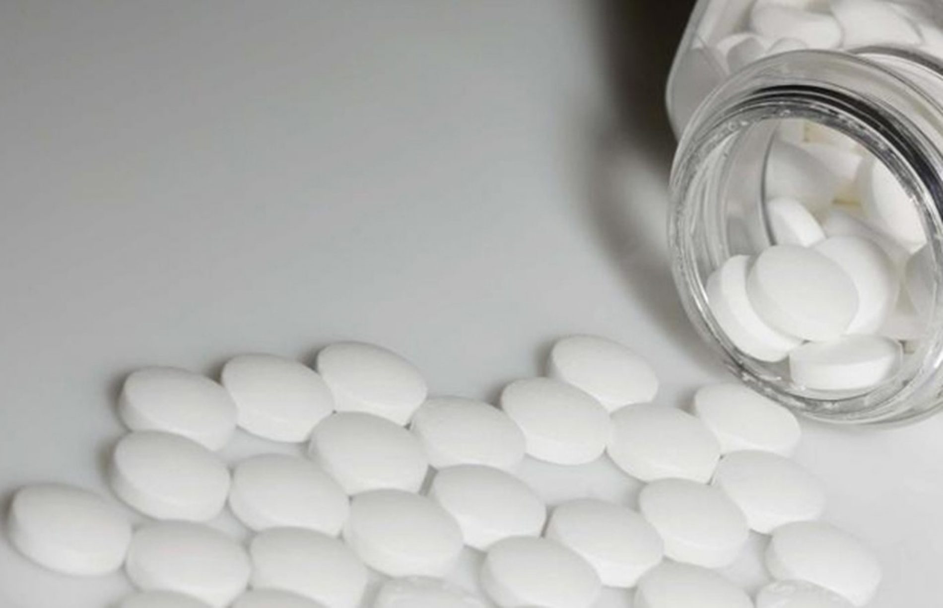 SAÚDE:  Estudo mostra que tomar aspirina todo dia tem risco para pessoas mais velhas